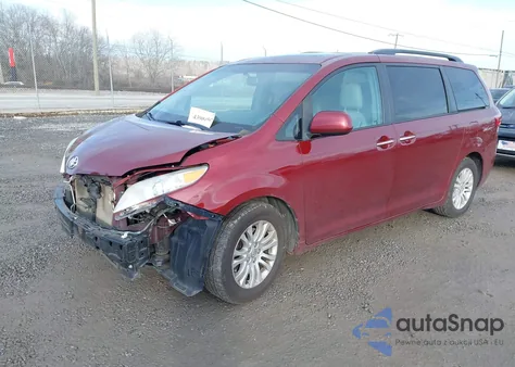 2016 Toyota Sienna Xle 8 Passenger z USA, uszkodzony, nr VIN 5TDYK3DC3GS692619